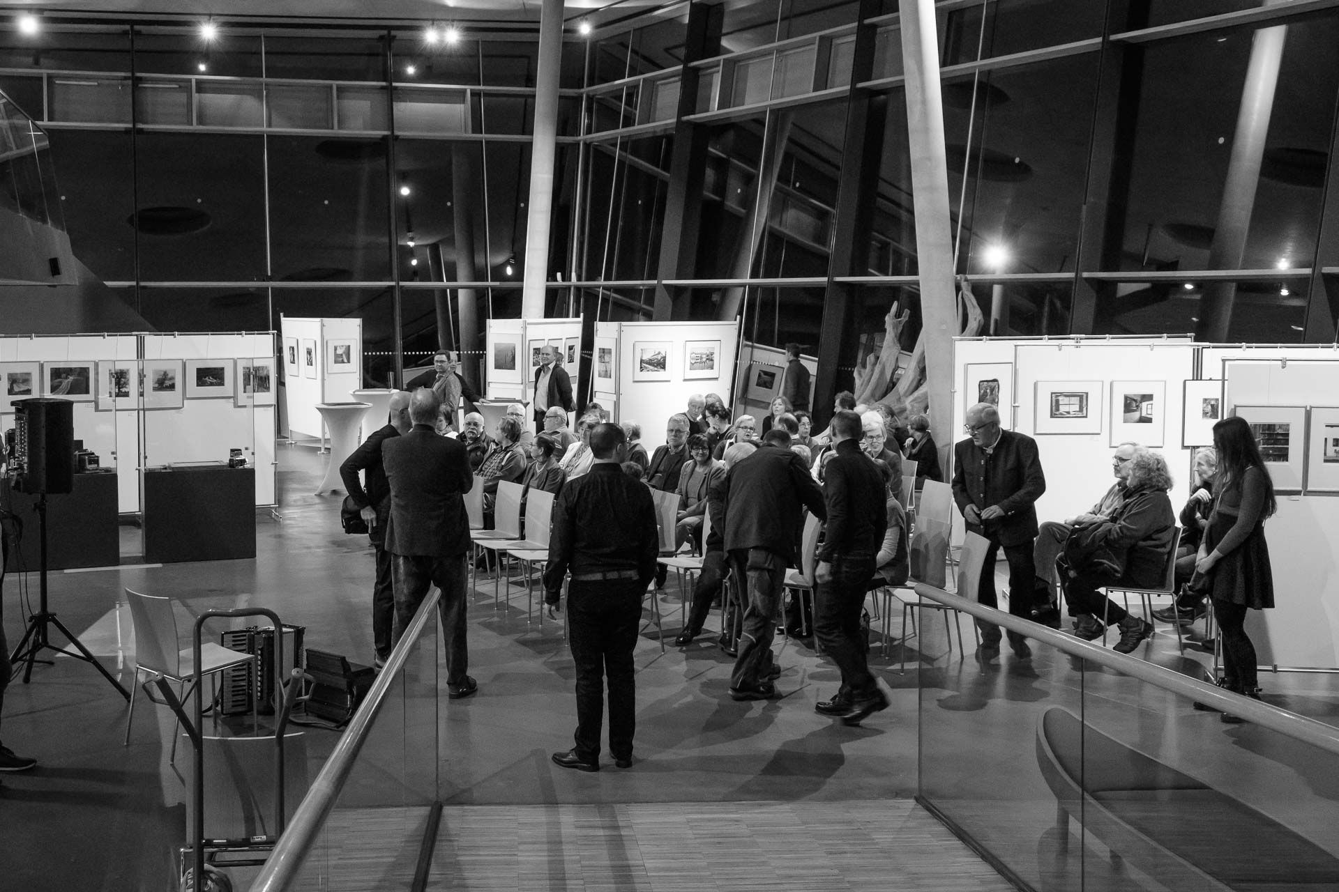 Besucher der Ausstellung