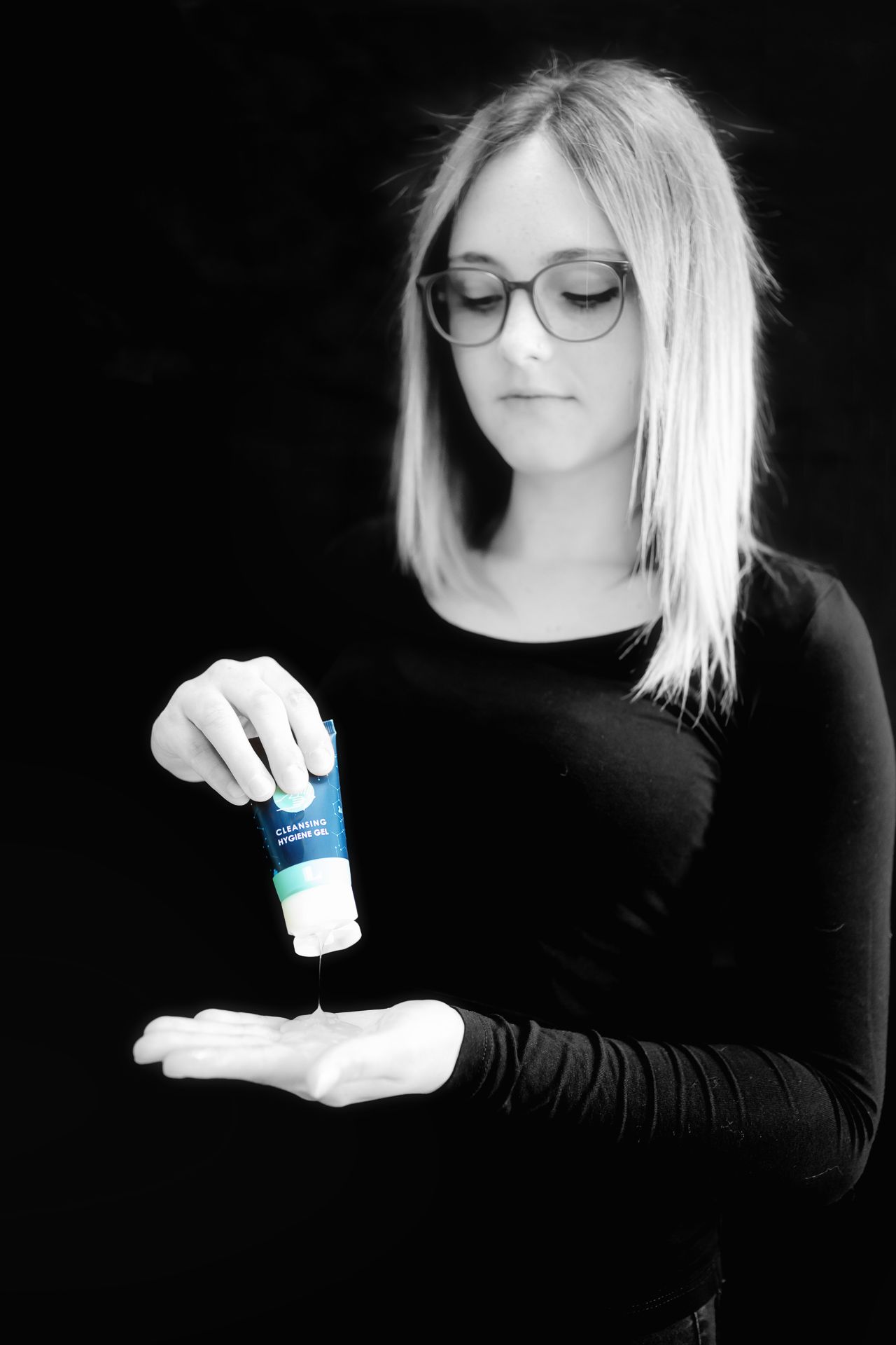 Selina Köppl schwarz-weiß-Portrait mit Colorkey